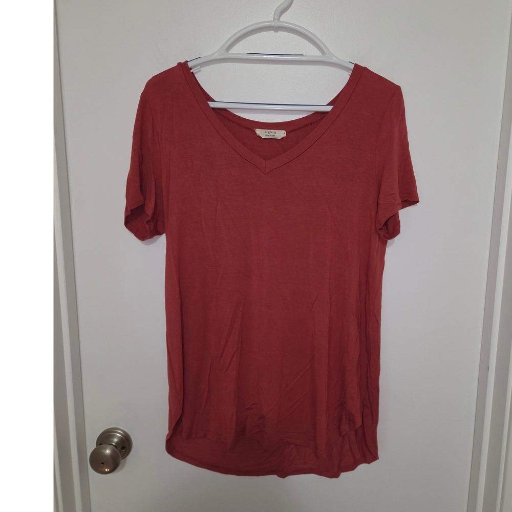 a.gain Womens V-Neck Short Sleeve Curved Hem T-Shirt Made in USA